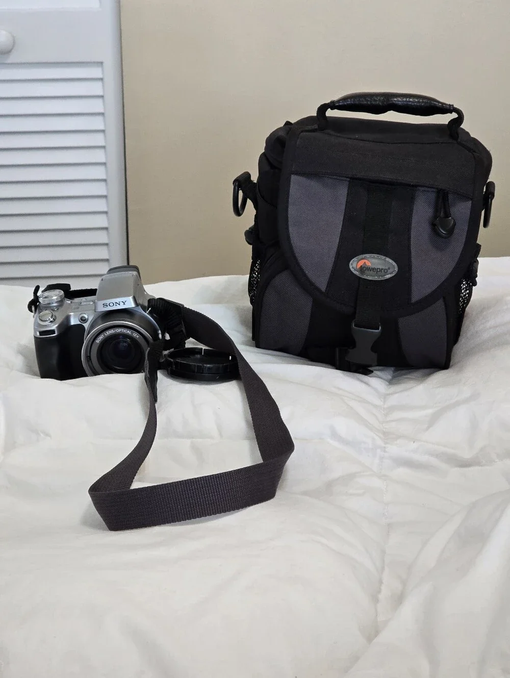 Sony Cyber-shot DSC-H1 5.1MP Digital Camera *FOR PARTS* Lowepro camera bag